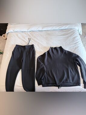 Varley sweatshirt and joggers